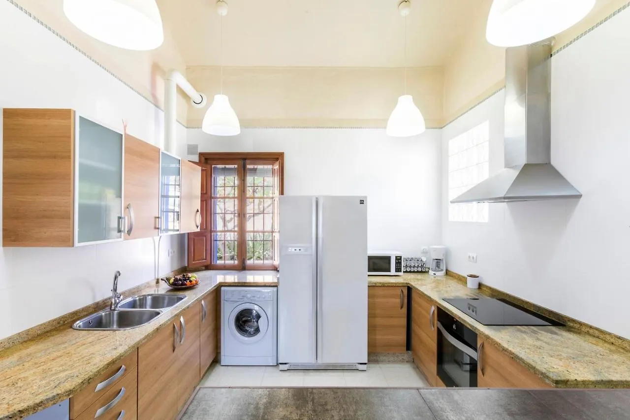 Villa Casa Cuartel El Delfin à Málaga Hébergement de vacances